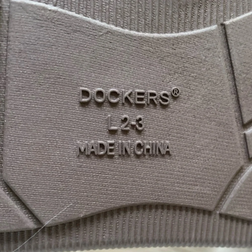 DOCKERS kids youth boys fleece lined brown slippers NWT in size Large (2-3)